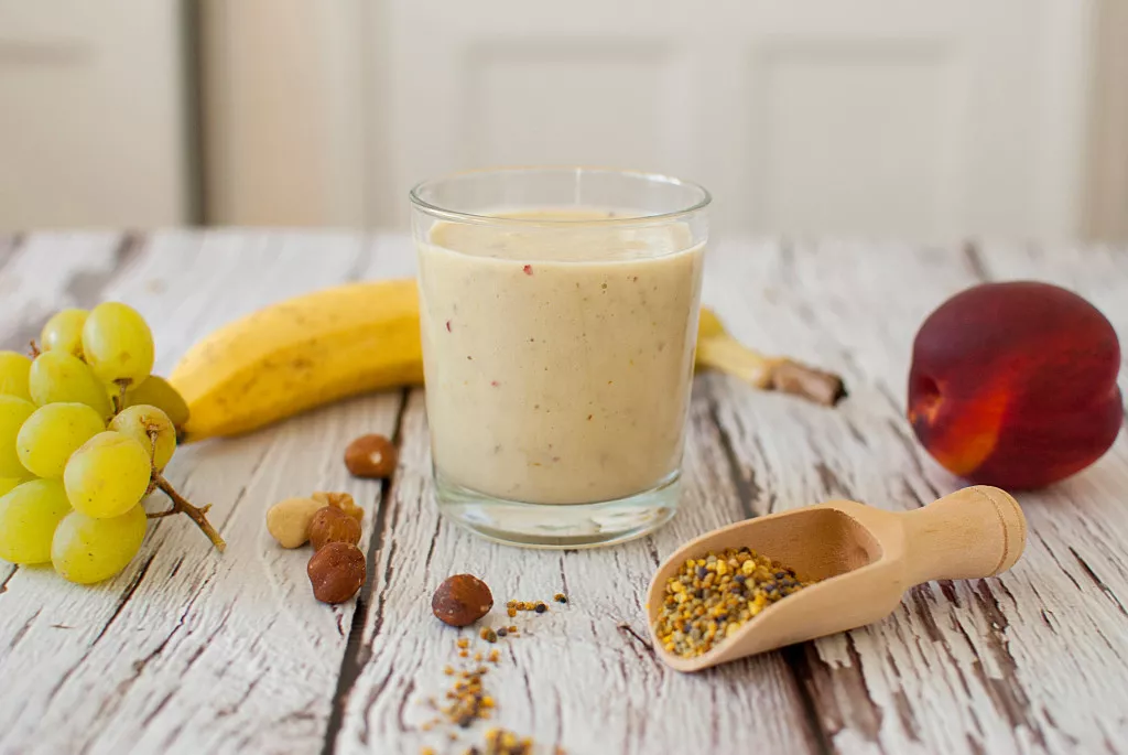 Smoothie with Bee Pollen and Ginger
